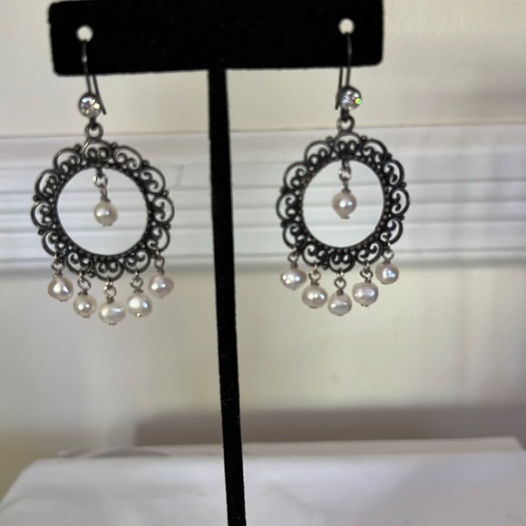 Jewelry - Crystal and pearl filigree earings